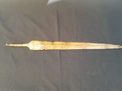 Arqueólogos egipcios hallaron una espada de bronce del Antiguo Egipto