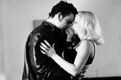 Arquette y Baltazhar Getty en una escena de Carretera perdida, de David Lynch