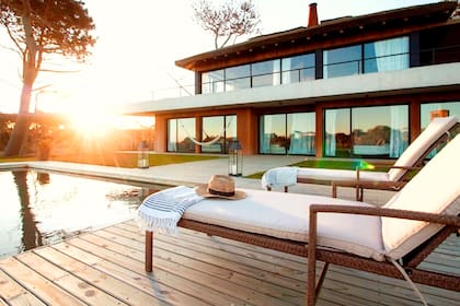 La casa Pine Beach, de 350 metros cuadrados, se vincula con la naturaleza de José Ignacio