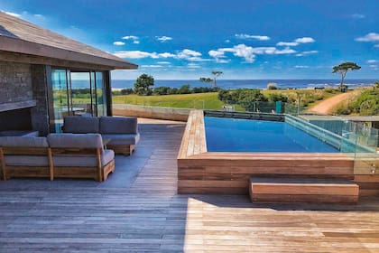 Piscina con vista al mar, en Dos Mares