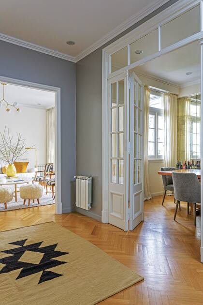 Arquitectura clásica y alfombra de fibras naturales (Seara), gran combinación.