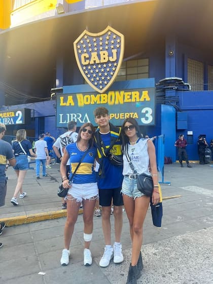 "Arranqué a laburar para Boca y en el 2009 armé una filial en González Catán. Hicimos mucho trabajo social, con comedores, hicimos una copa de leche en el predio de unas monjitas que trabajaban con el Padre Mario" recuerda de sus inicios con el club Seminara.