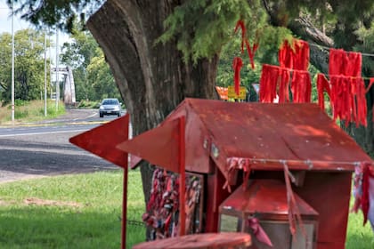 El santuario al "Gauchito Gil" sobre la ruta provincial 51, en uno de los límites de Arrecifes