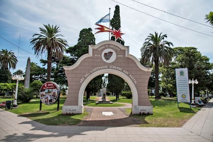 La plaza Mitre es la principal en Arrecifes y uno de los lugares donde los vecinos se congregaron