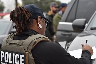 Armas y tráfico de drogas: así opera la banda de origen mexicano desmantelada en California