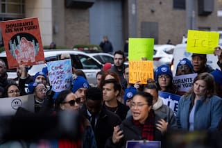 Arresto de empleado del ayuntamiento de NY desata protestas y disputa sobre su estatus migratorio