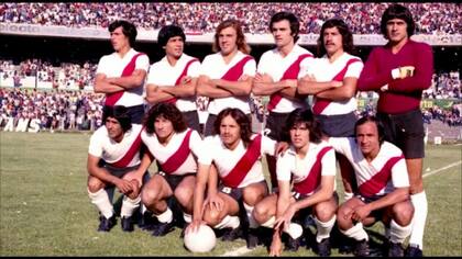 Arriba, a la izquierda: la única imagen de Passarella en el video institucional de River por los 120 años