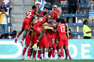 Un infierno: Canadá sorprendió a Perú, se desmayó un asistente y el fútbol faltó a la cita
