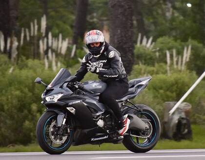 Arriba de una moto: al retirarse profesionalmente, Vargas se dedicó a pasear con este vehículo por las rutas de Uruguay