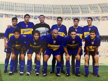 Arriba: Ibarra, Bermúdez, Abbondanzieri, Riquelme, Imboden y Burdisso; abajo: Pereda, Marchant, Serna, Herrera y Barros Schelotto