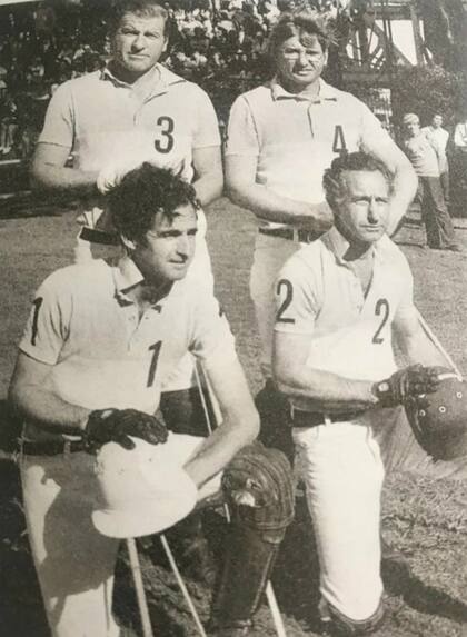 Arriba, los Harriott: Juancarlitos y Alfredo; abajo, los Heguy: Alberto Pedro y Horacio Antonio