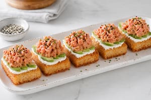 Arroz de sushi crocante con atún