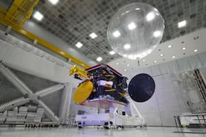 La empresa que el Gobierno no logra vender, pero que mandará dos satélites al espacio