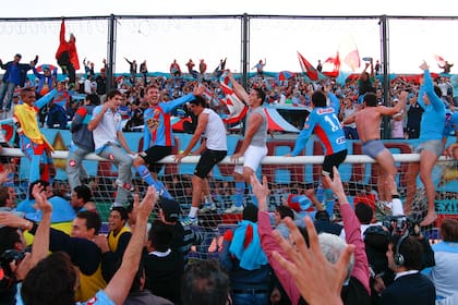 Arsenal, el campeón más pequeño en la historia de la liga argentina; se consagró en el Clausura 2012, frente a Belgrano.