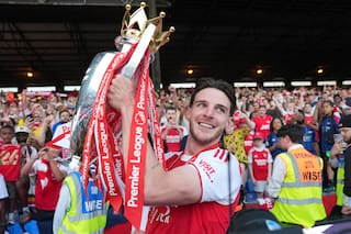 Arsenal por fin alza el trofeo de la Premier League después de 22 años