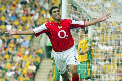 En Inglaterra, la Perla Reyes fue campeón con Arsenal