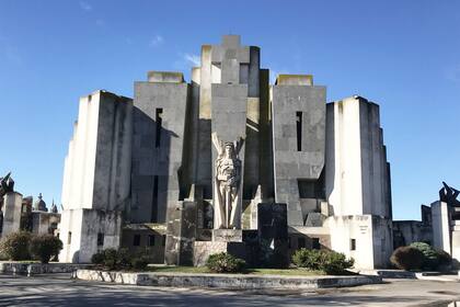 Cementerio de Azul, obra del arquitecto de origen italiano Francisco Salamone