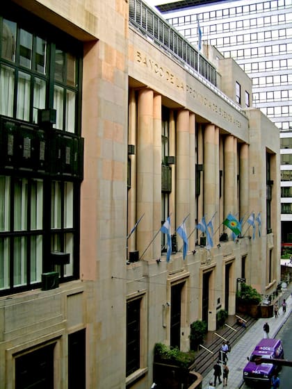 Banco de la Provincia, uno entre tantos edificios destinados a la banca que adoptaron el estilo en la capital