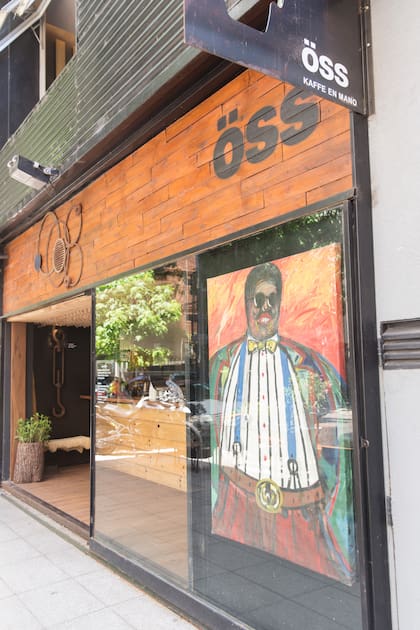 Arte y buen café se combinan en el local de Las Cañitas.