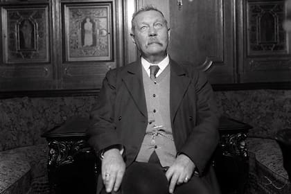 Arthur Conan Doyle se dejó llevar por la leyenda de la maldición de la tumba de Tutankamón y fue un defensor de su existencia
