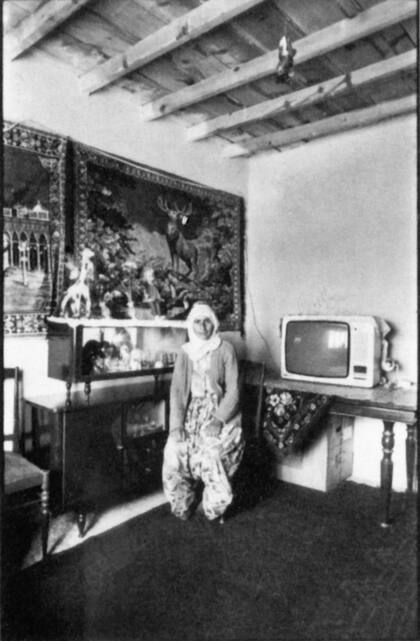 Artículos domésticos comprados por un emigrante turco en un aldea de Anatolia