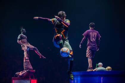 Artistas de distintos países despliegan su creatividad en escena en el espectáculos del Cirque du Soleil