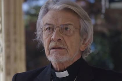 Arturo Bonín interpretó a un sacerdote en su última participación televisiva en la tira de canal 13 La 1-5/18