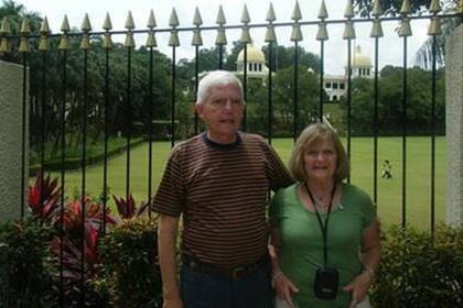 Arturo e Isabel, en un viaje hace unos años; la mujer perdió a su marido y sigue varada en Italia por la pandemia de coronavirus