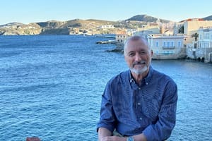 Arturo Pérez-Reverte en una isla del Egeo, escenarios de su última novela