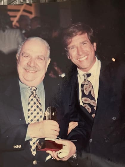 Arturo Puig y su padre, quien manejó los destinos de la sala durante varias décadas