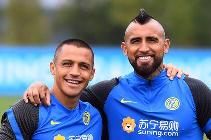 Arturo Vidal se reencontró con su compatriota Alexis Vidal a su llegada a Inter