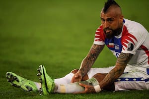 Las imágenes del escándalo del chileno Arturo Vidal al salir de un bar en Italia