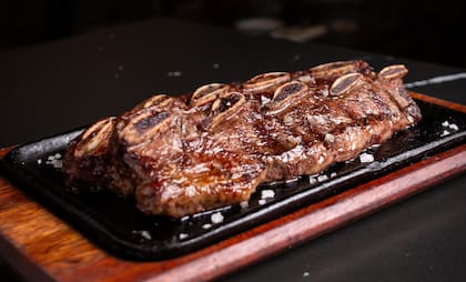 Asado banderita estacionado de Hierro