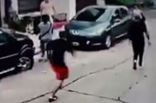 Delincuentes armados con un arma blanca robaron un auto con un menor a bordo