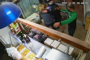 Ladrones armados se llevaron hasta el pollo de un negocio en La Matanza