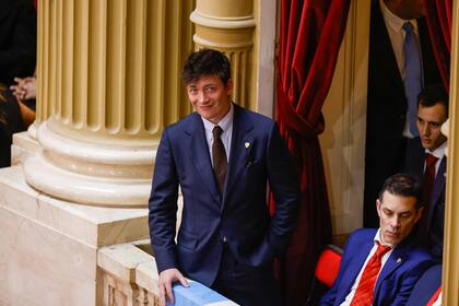 Asamblea Legislativa, Milei.
El Asesor presidencial Santiago Caputo en los balcones del recinto, lo acompaña El Gordo Dan, Daniel Parisini