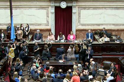 Asamblea legislativa por la proclamación de la fórmula presidencial Milei-Villarruel