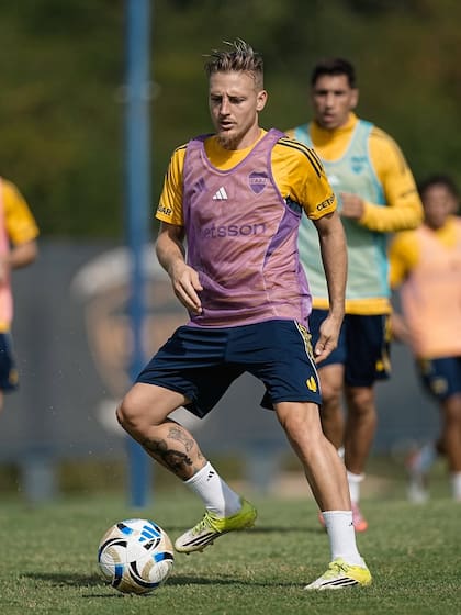 Ascacibar jugó todos los partidos desde su llegada a Boca y marcó goles ante Lanús y San Lorenzo