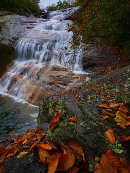 Asheville es un pueblo perfecto para visitar en otoño por sus paisajes y actividades (Instagram/@hikingviking_official)