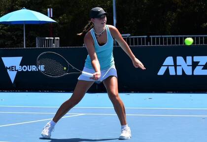 Ashlee Narker, la primera tenista con sordera en ganar el título individual en el Campeonato Australiano para menores de 18 años