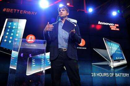 Ashton Kutcher presentó la nueva tableta de Lenovo