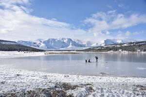 En Fotos: por la ola polar, en Esquel se congeló una laguna