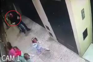Un hombre fue asaltado y amenazado con un cuchillo en el cuello frente a sus tres nietas