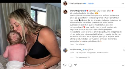 Así anunció Charlotte Crosby el nacimiento de su hija