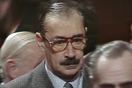 Así aparece Jorge Rafael Videla, uno de los jefes militares de la última dictadura condenados en 1985, en el documental El juicio