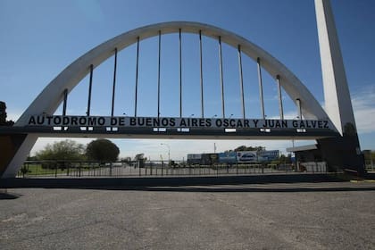 Así avanzan las obras en el autódromo Oscar y Juan Gálvez: los viejos boxes fueron demolidos.