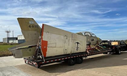 Así comenzó el Aermacchi su largo viaje de regreso a la Argentina