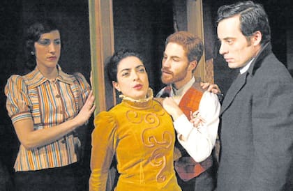 Diego Velázquez junto a Paola Barrientos y Diego Rosental en una escena de Estado de ira, la obra de Ciro Zorzoli que estuvo cuatro años en cartel