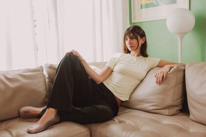 “Así como me encanta estar en pareja, disfruto mucho
estar sola”, dice. Y enseguida agrega: “Encontrar
tiempos sólo para mí me parece fundamental”