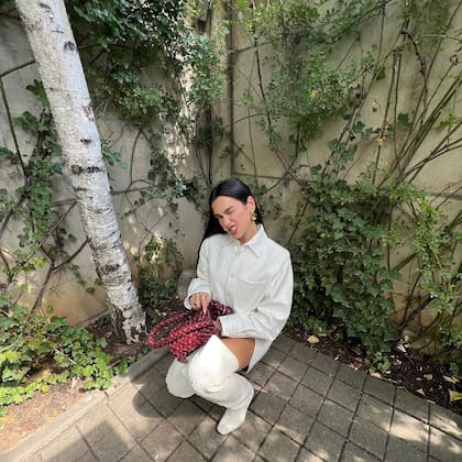 Así como Rihanna, Dua Lipa presumió un par de thigh high boots en sus más recientes publicaciones de instagram